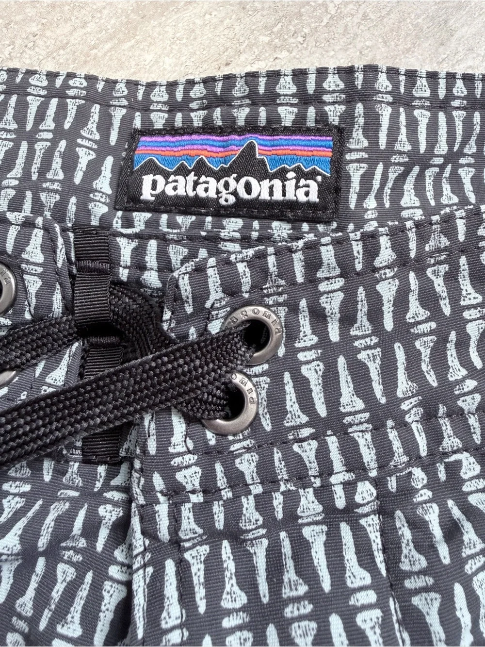 Patagonia Men’s 38 Board Shorts Swim Trunks Gray Black Print Surf 10” Inseam
